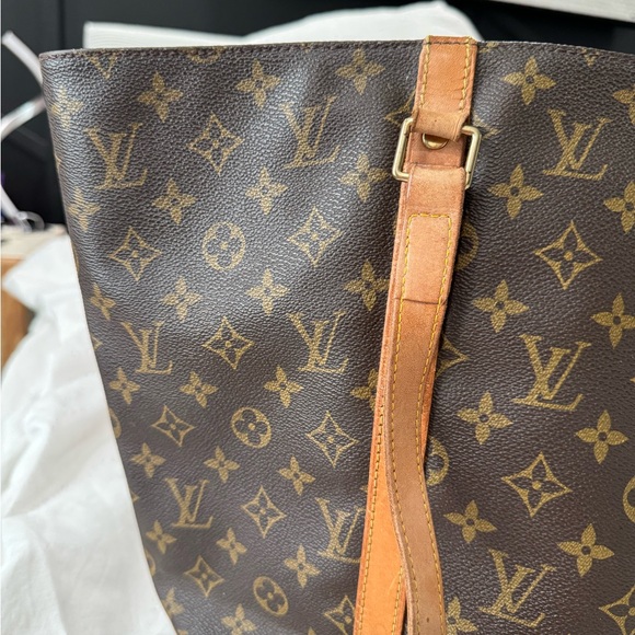 Authentic Louis Vuitton Large Purse Used Pre owned condition with flaws vintage - Picture 3 of 8